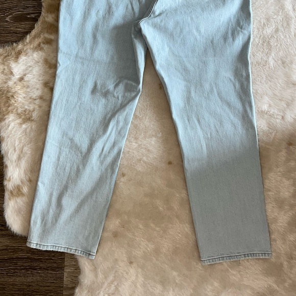 Abercrombie Curve Love Ultra High Rise Ankle Straight Jean in Light 33 / 16 - Picture 12 of 16